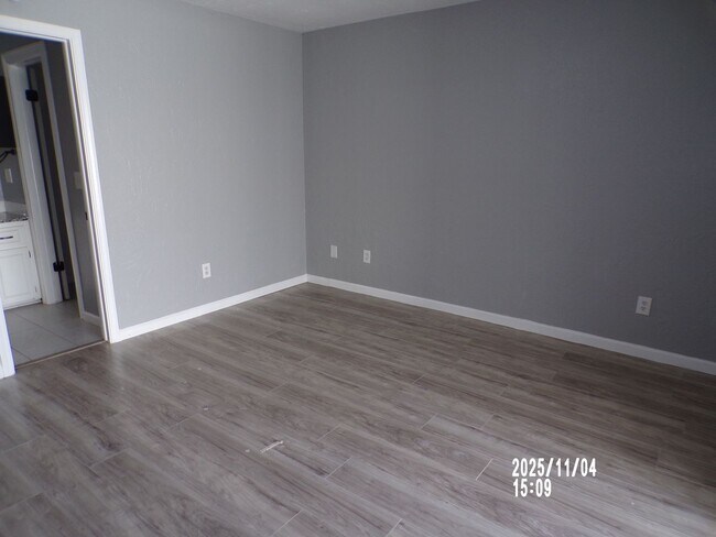 Building Photo - Fresh Paint!!, New Flooring and Granite Co...