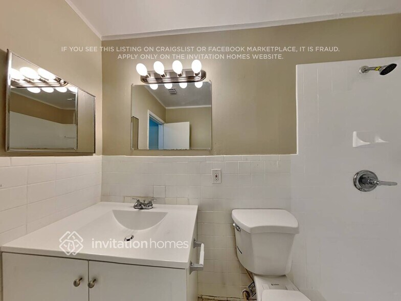 Building Photo - 2411 Utopia Dr