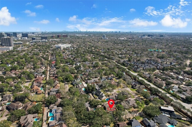 Building Photo - 707 Center Hill Dr
