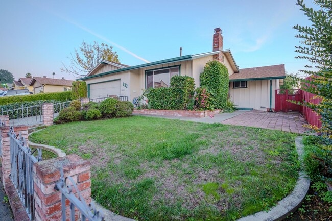 Building Photo - Single-Story Vallejo 3BR on HUGE Lot! 4-Car Parking, Covered Patio & 15 Min to Napa!