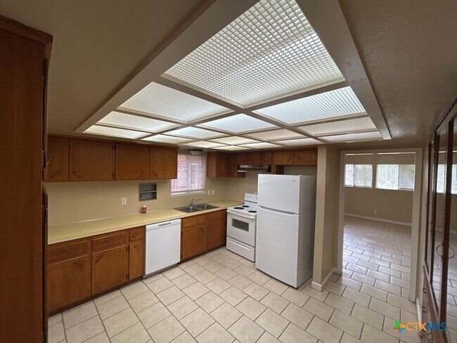 Building Photo - 1814 Crestridge Dr