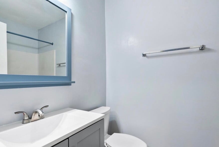 Building Photo - 18334 Streamside Dr