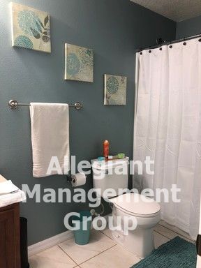 Building Photo - 3 Bedroom Townhome for Rent in Amber Pointe