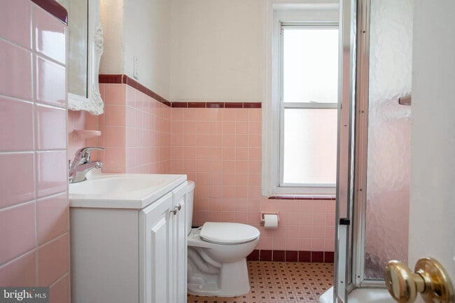 Building Photo - 5 Bedroms 1&1/2 Bathroom