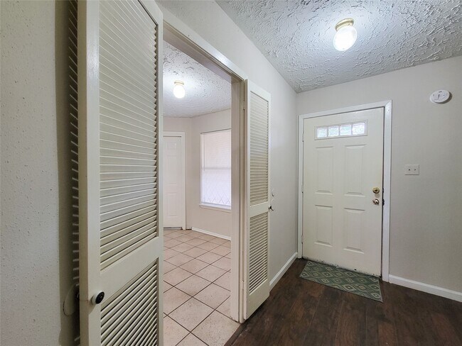 Building Photo - 9415 Beckford Dr