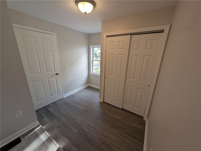 Building Photo - 82 Cragg Rd