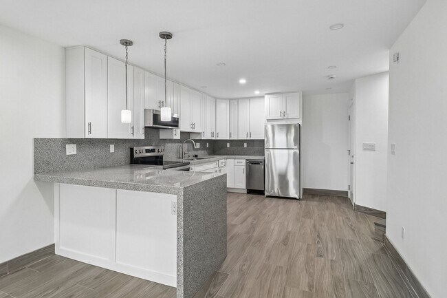 Building Photo - 2065 Poplar Rd