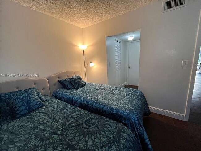 Building Photo - 1258 S Military Trail