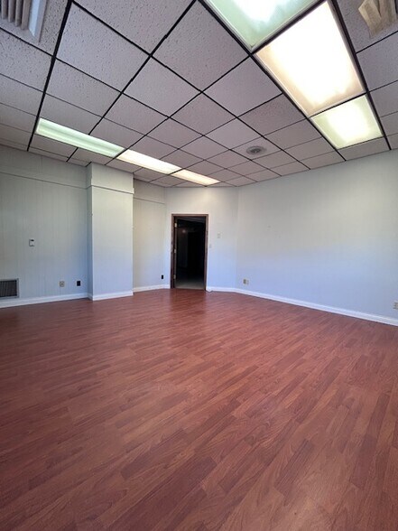 Building Photo - 1202 State St