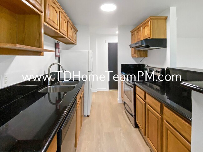 Building Photo - "Chic 2-Bed Condo with Scenic Views & Gran...
