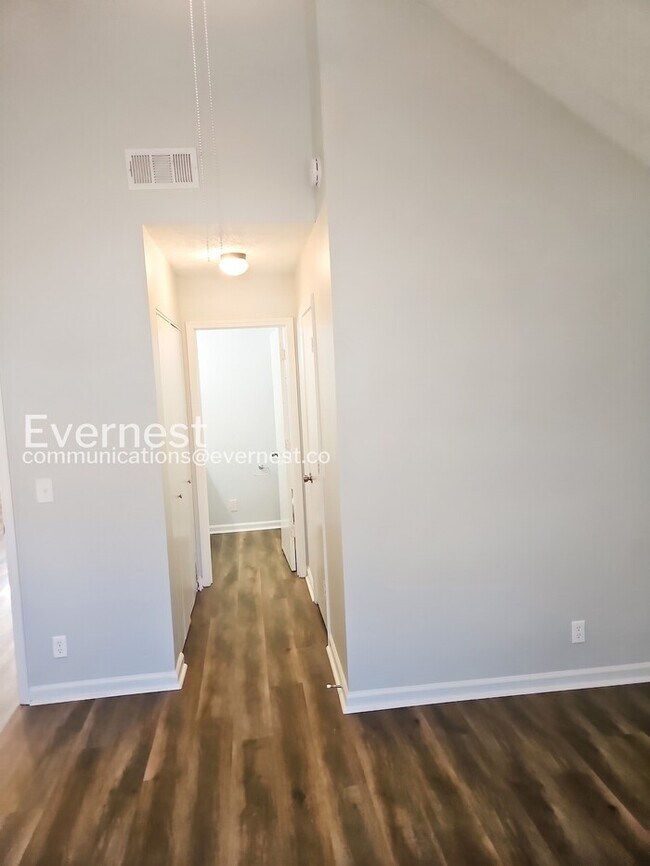 Building Photo - 3-Bed/2-Bath/ Pet Friendly/Available Soon!