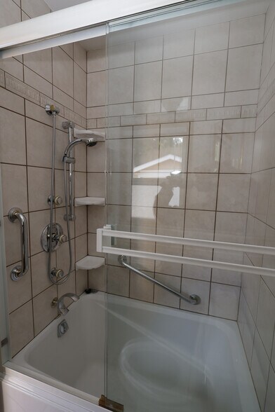 Building Photo - 4831 Canoga Ave