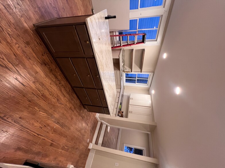 Building Photo - 140 Marshall St