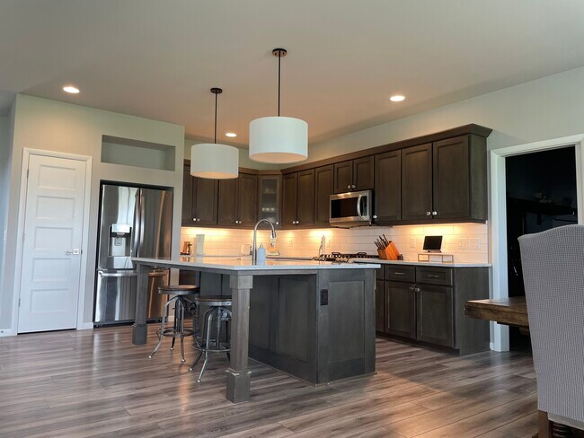 Building Photo - 708 Gingergrass Way