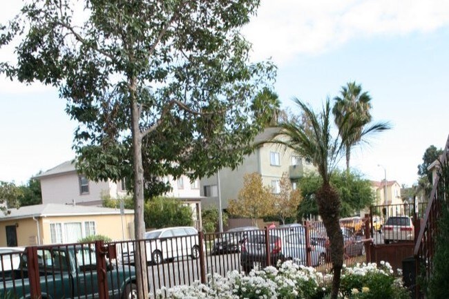 Building Photo - 2527 Elm Ave