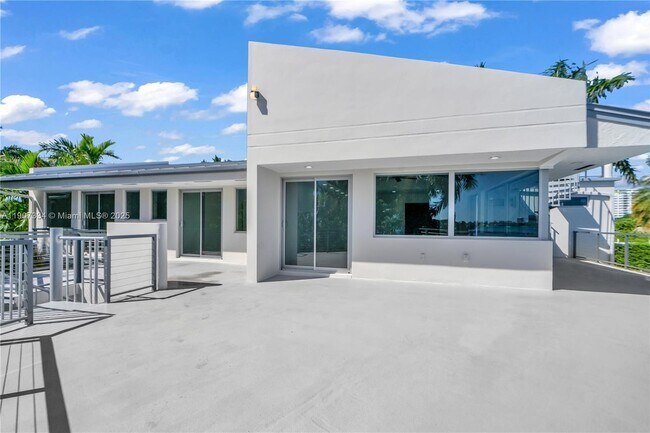 Building Photo - 2089 NE 121st Rd