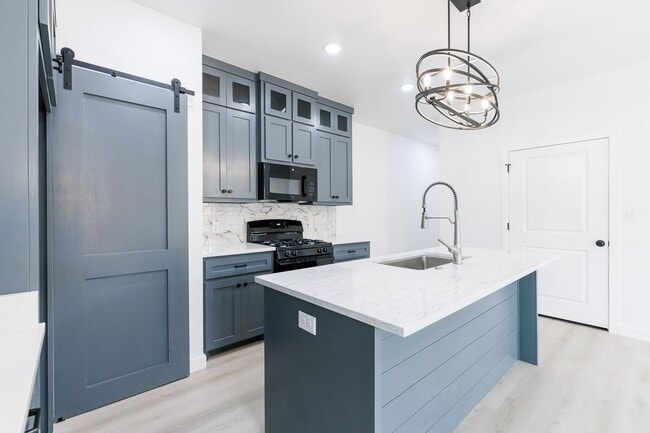 Building Photo - 1704 Elkhart Ave