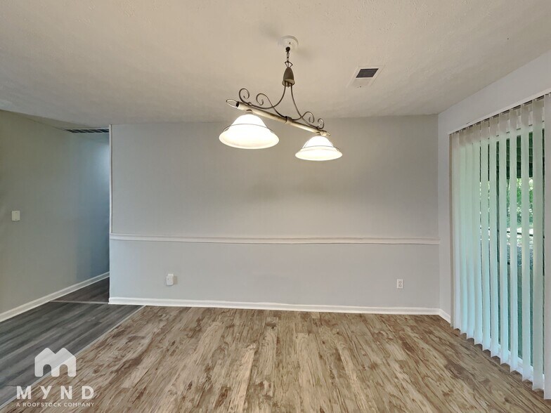 Building Photo - 8275 Brittany Ln
