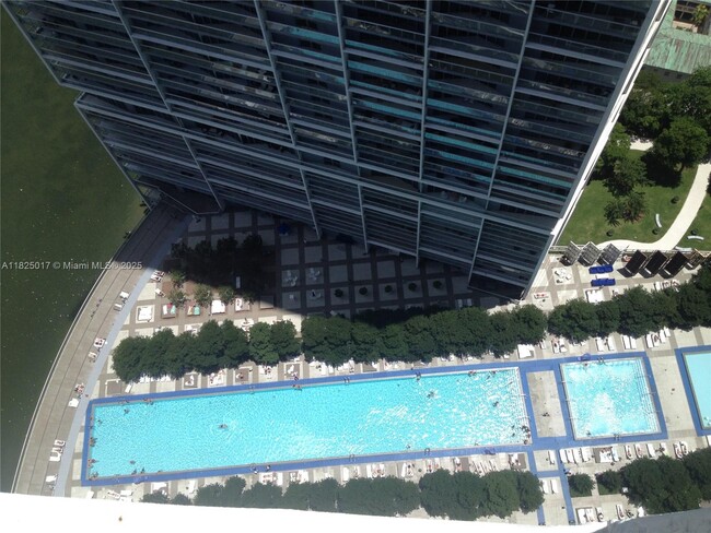 Building Photo - 475 Brickell Ave