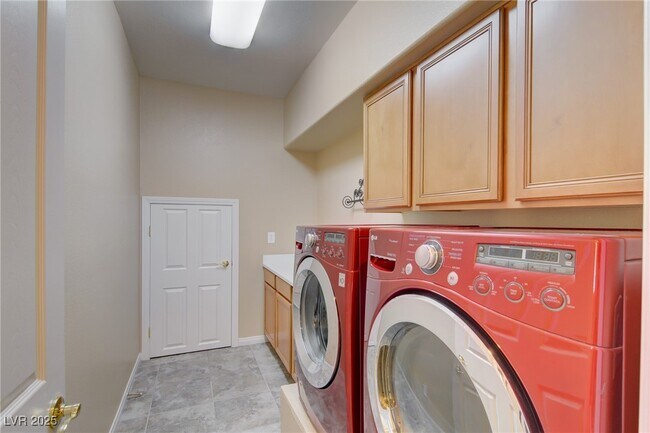Building Photo - 8442 Elche Ct