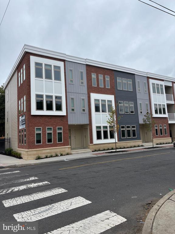 Building Photo - 200 Hamilton Ave
