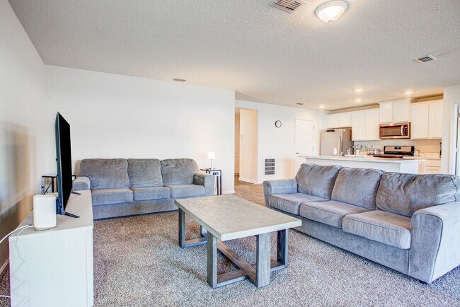 Building Photo - MOVE-IN READY 3/2 IN ENTRADA!