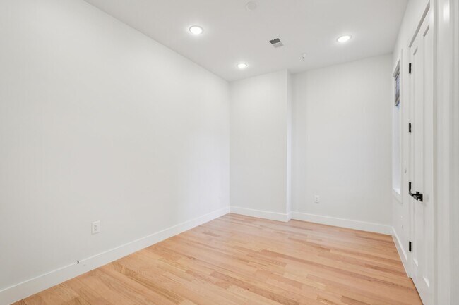 Building Photo - 431 Palisade Ave