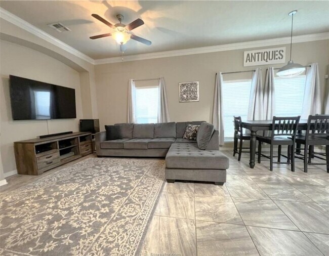 Building Photo - 244 Fieldstone Pl