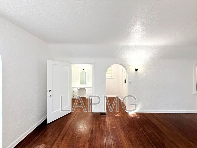 Building Photo - 7733 Hampton Ave