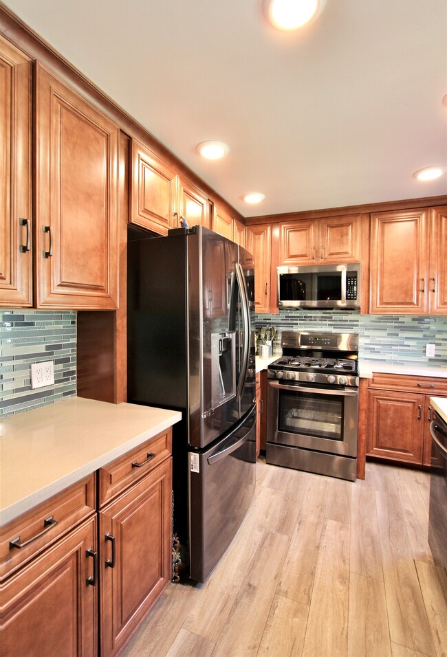 Kitchen - 3317 W Alameda Ave