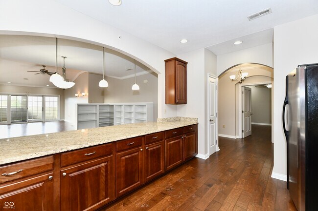 Building Photo - 8555 One W Dr