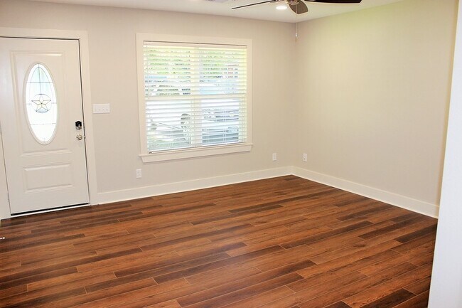 Building Photo - 1601 Faulkner St