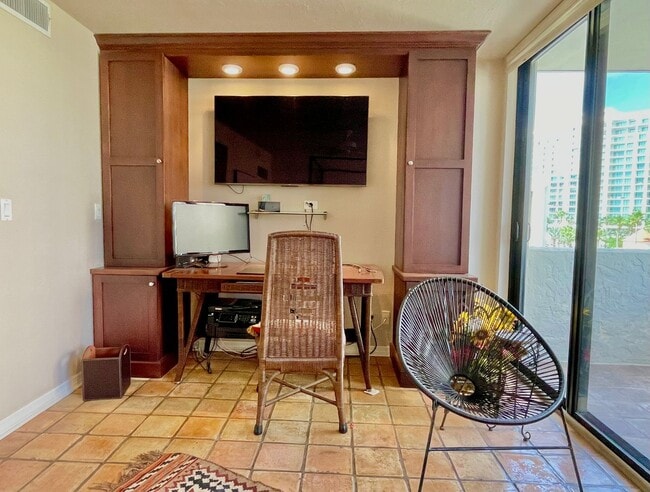 Building Photo - Sarasota Bay Penthouse