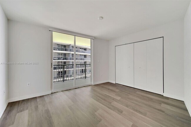 Building Photo - 1756 N Bayshore Dr