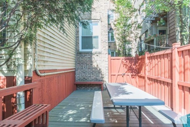 Building Photo - 2 bedroom in Chicago IL 60626