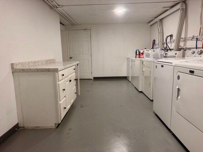 Building Photo - 2722 Riedling Dr