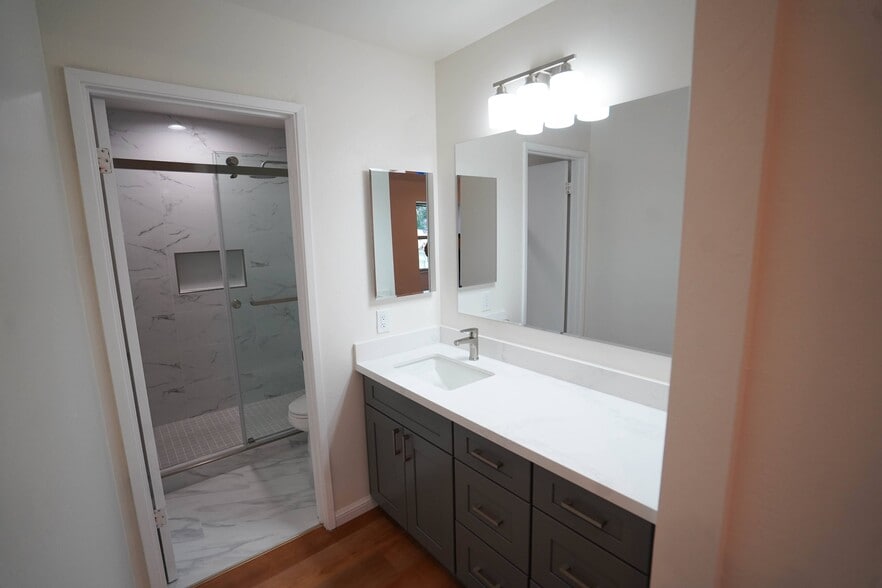 Building Photo - 2396 Shoreside Ct