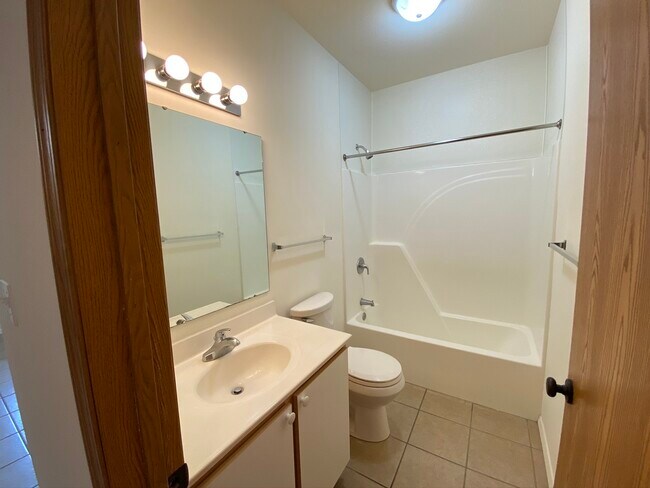 Building Photo - 301 South 4th Street, Unit 1BR