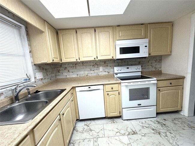 Building Photo - 610 Indian Rocks Rd N