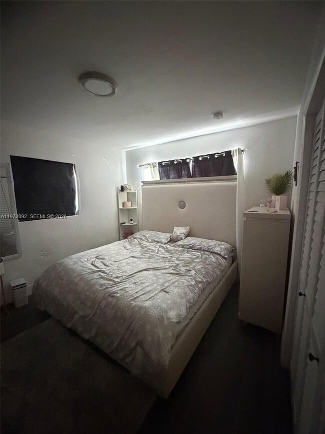 Building Photo - 331 NW 39th Ave