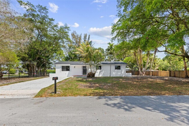 Building Photo - 14171 SW 37th Ct