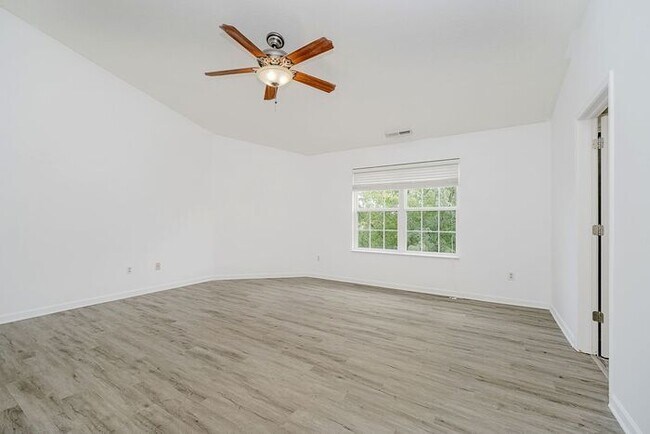 Building Photo - 6563 Enclave Blvd