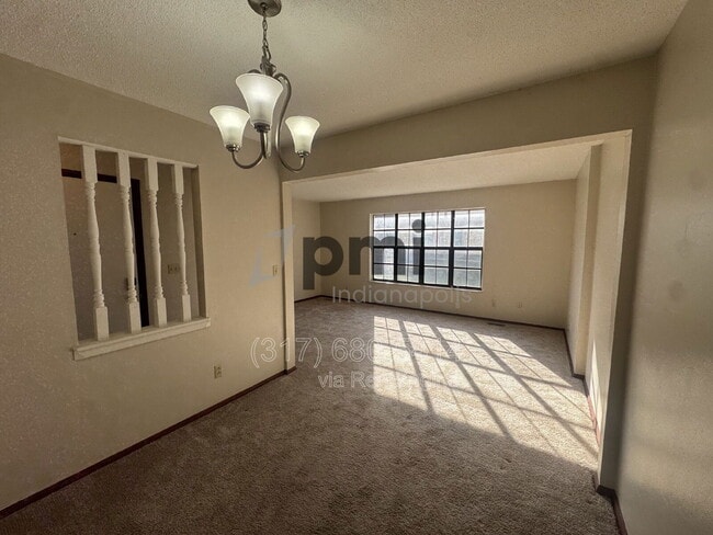 Building Photo - 90 Stornoway Dr W