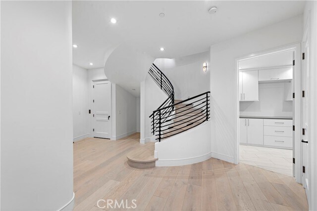 Building Photo - 2340 Crestview Dr