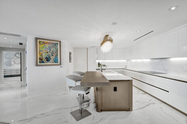 Building Photo - 525 N Fort Lauderdale Beach Blvd