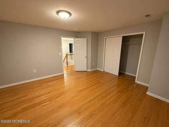 Building Photo - 222 Hidden Lake Dr