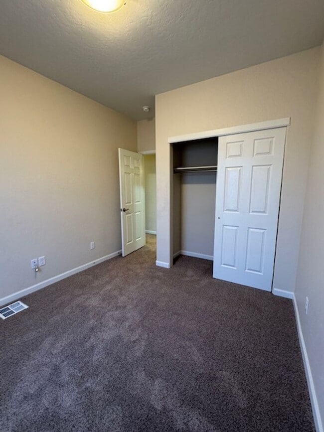 Building Photo - Modern 2-Story Townhome in Prime Mesa Mall Location!