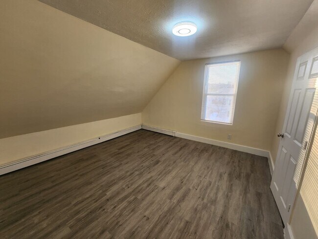 Building Photo - 564 Hyde Park Ave