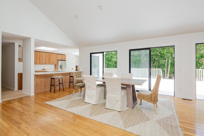 Building Photo - 404 Water Mill Towd Rd