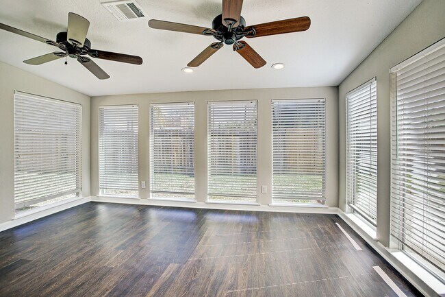 Building Photo - 6506 Larissa Cir